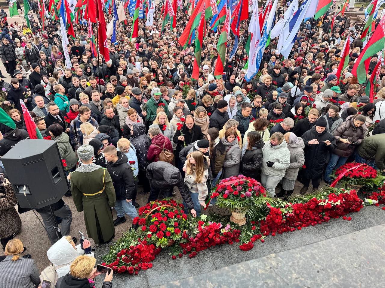 Митинг, посвященный 108-ой годовщине Великой Октябрьской социалистической революции прошел в Минске