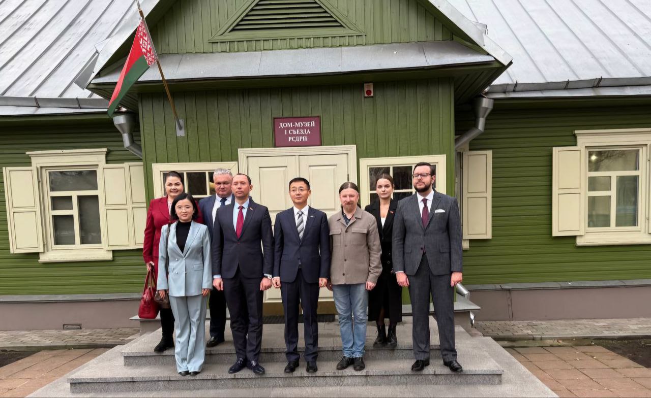 Дружба, проверенная историей: Посол Китая почтил память революционных истоков в Минске