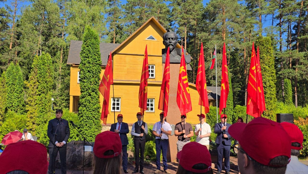Первый выпуск Высшей партийной школы в год 100-летия памяти Ф. Э. Дзержинского